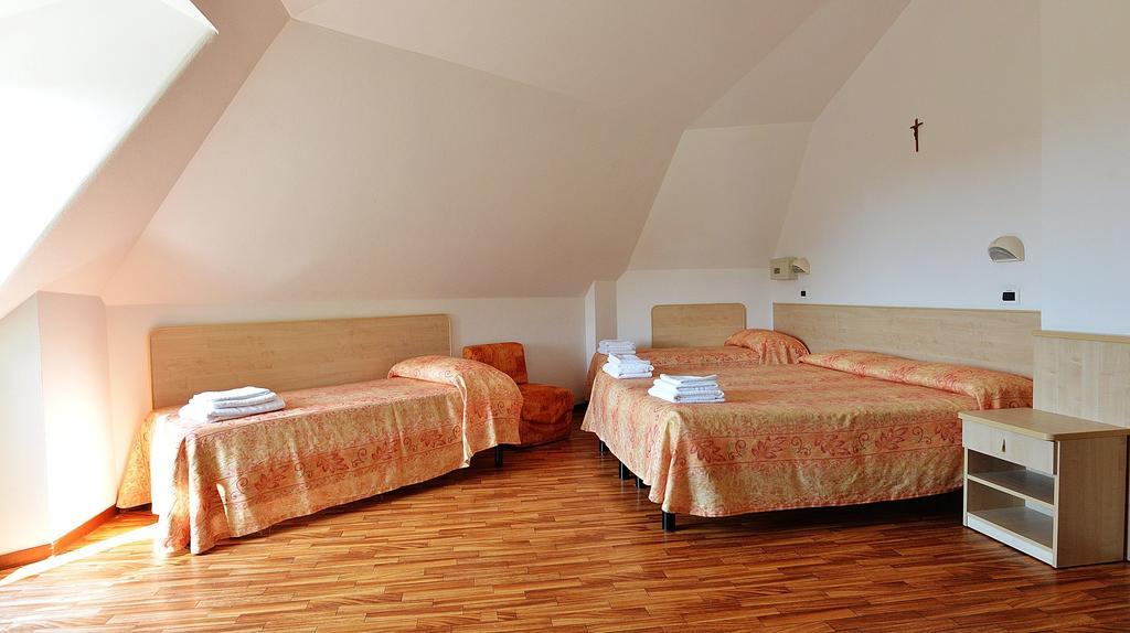 Hotel Bamar Pinarella Exterior photo