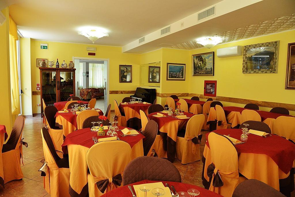Hotel Bamar Pinarella Exterior photo