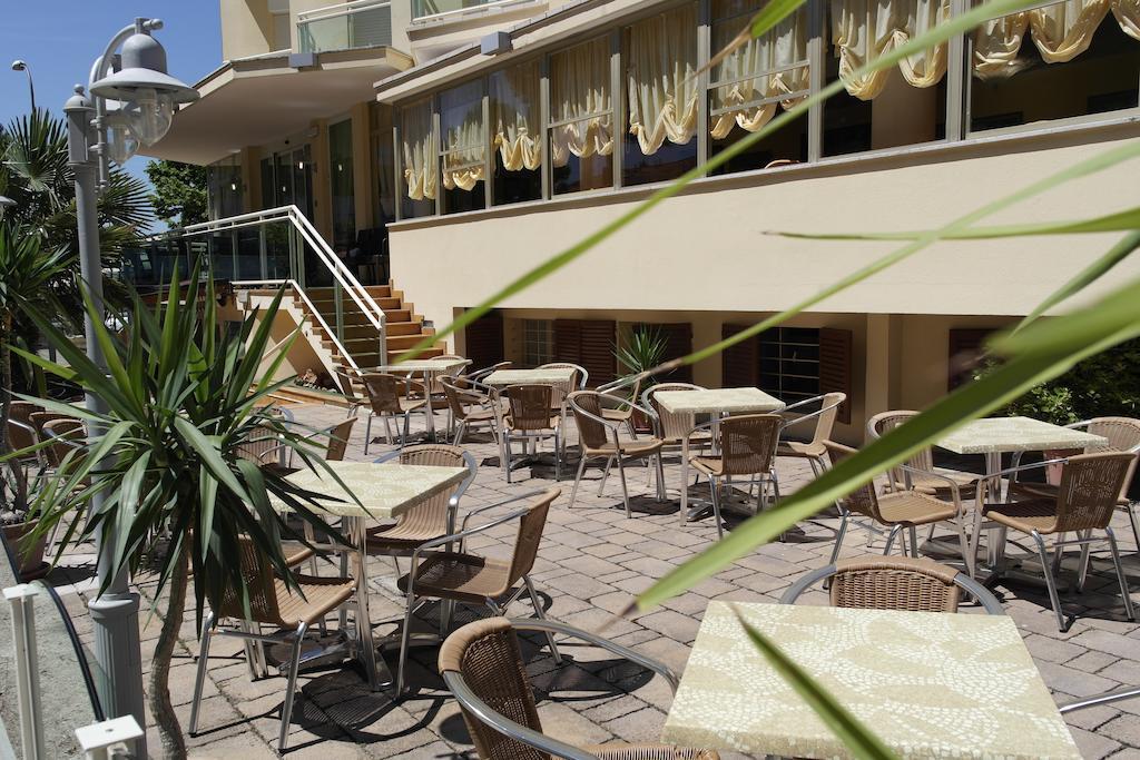 Hotel Bamar Pinarella Exterior photo